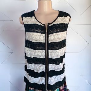 Chicos Vest 3 Crochet Striped Mitzi Black White Zip Up‎ Sleeveless Top